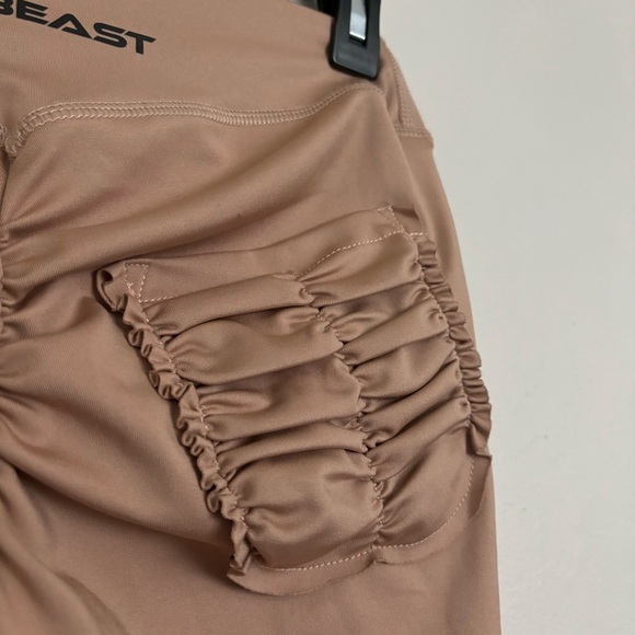 MiniBeast Curve X Leggings in Nude Size Medium Booty-Scrunch Squat-Proof - Picture 8 of 11
